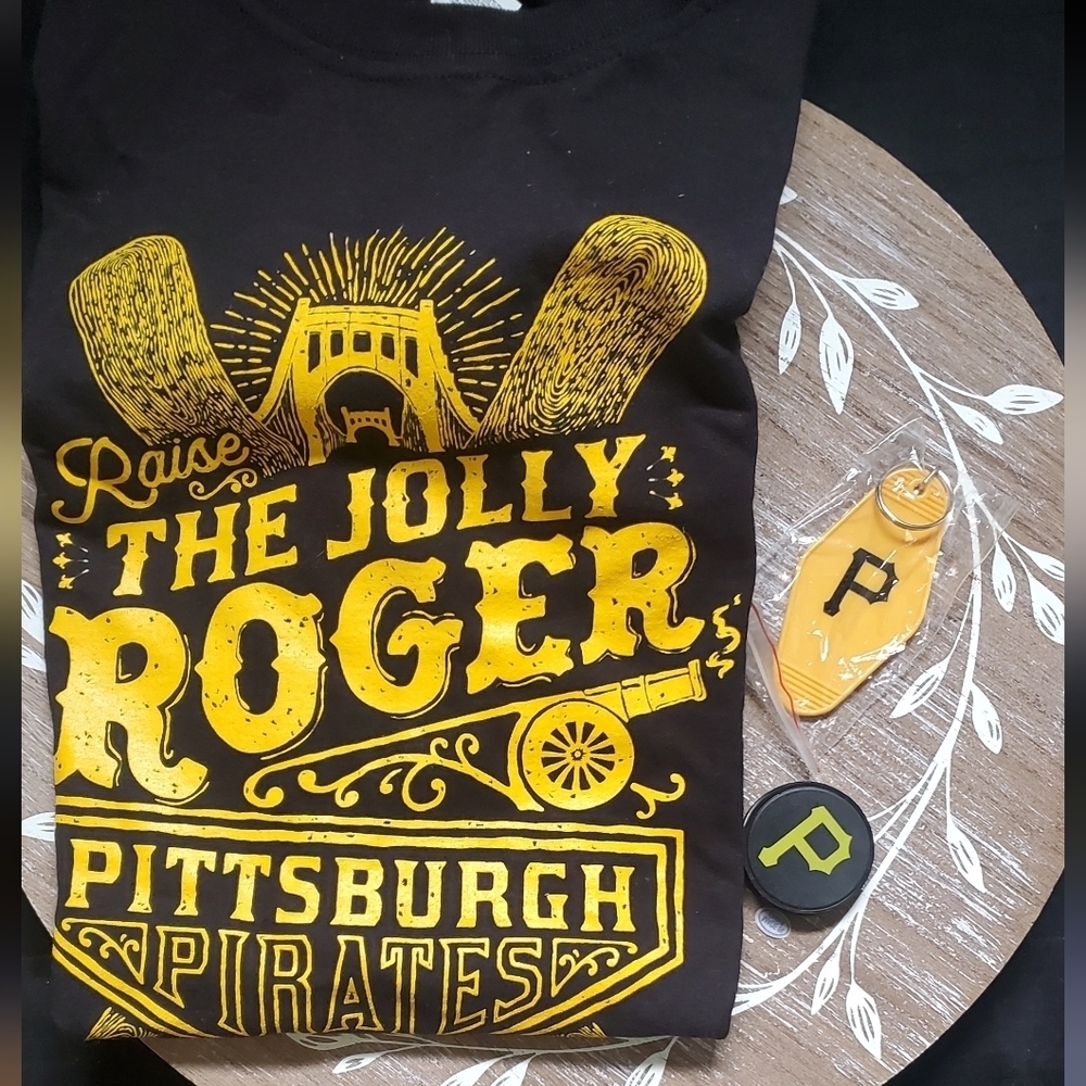Pittsburgh Pirates Jolly Roger T Shirt, Keychain, Phone Pog Bundle